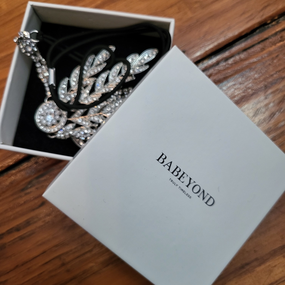 Elegant Silver Hair Accessory - Picture 3 of 4